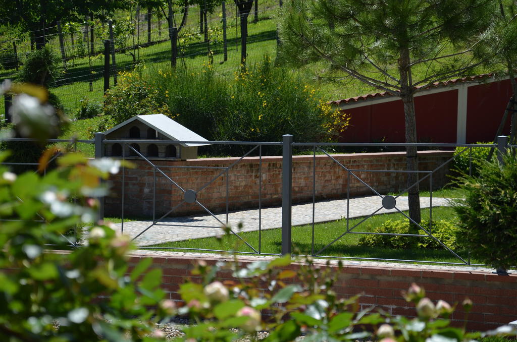 Готель Cascina Castagneto Castell'Alfero Екстер'єр фото